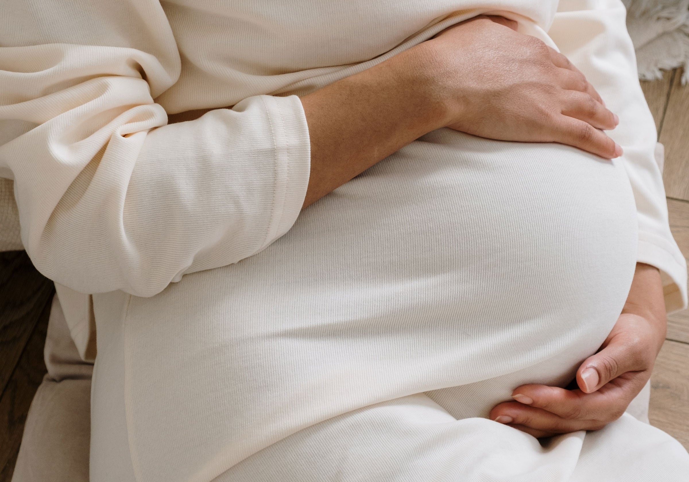 martha brook blog post brilliant gifts for pregnant women lady holding pregnant bump