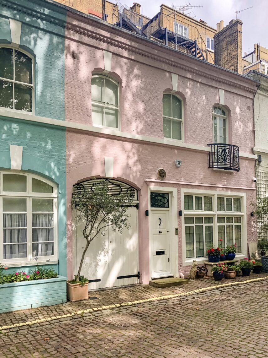 martha brook - pink places in london - Ennismore gardens