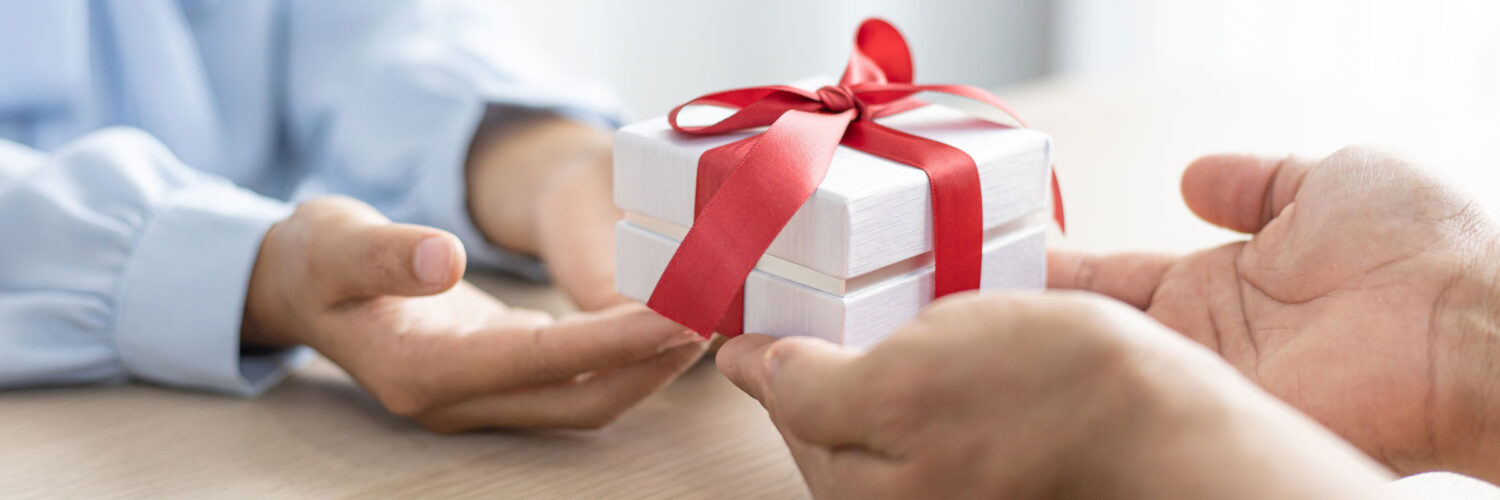 martha brook blog post 10 great gifts for employees banner