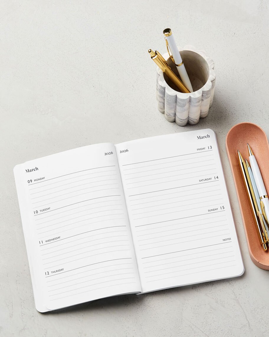 martha brook blog post what is the difference between a weekly and a daily diary inside weekly spread